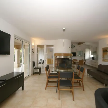 Soothing Holiday In With Swimming Pool Hébergement de vacances Sainte-Maxime