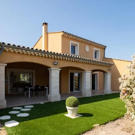Hébergement de vacances Soothing Holiday In With Swimming Pool