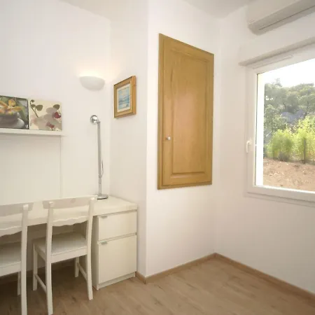 Soothing Holiday In With Swimming Pool Сasa de vacaciones
